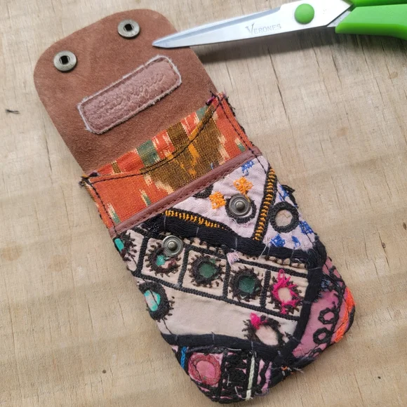 🎱🔮 Free People Boho Embroidered Repurposed vtg banjara hippie Wallet card case - Picture 5 of 16